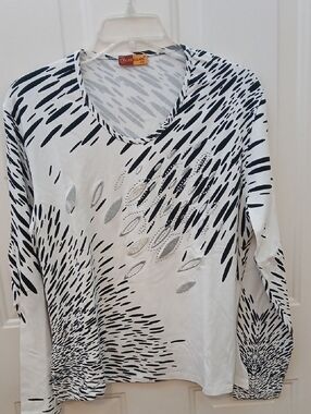 White & Black Patterned Long-Sleeve Top